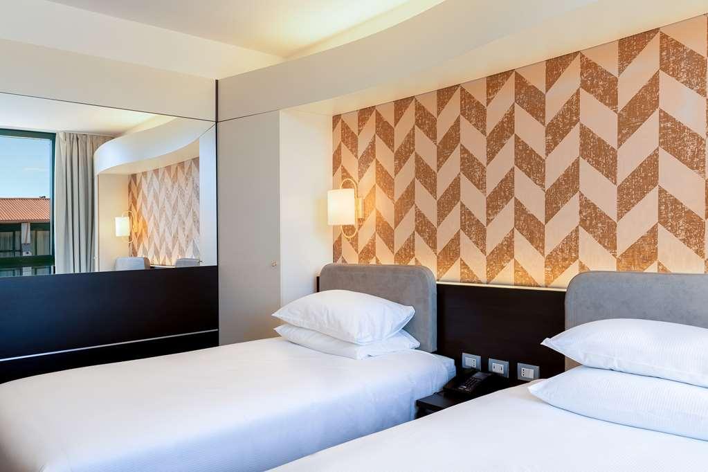 Doubletree By Hilton Milan Malpensa Solbiate Olona Hotel Bilik gambar