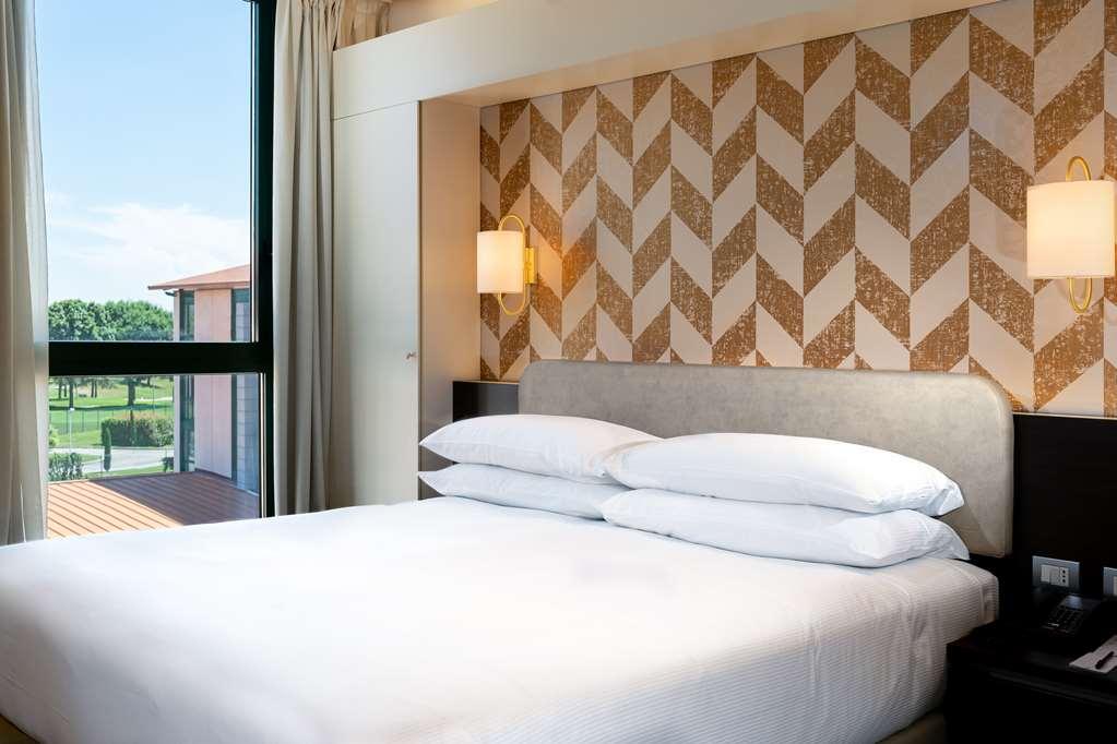 Doubletree By Hilton Milan Malpensa Solbiate Olona Hotel Bilik gambar