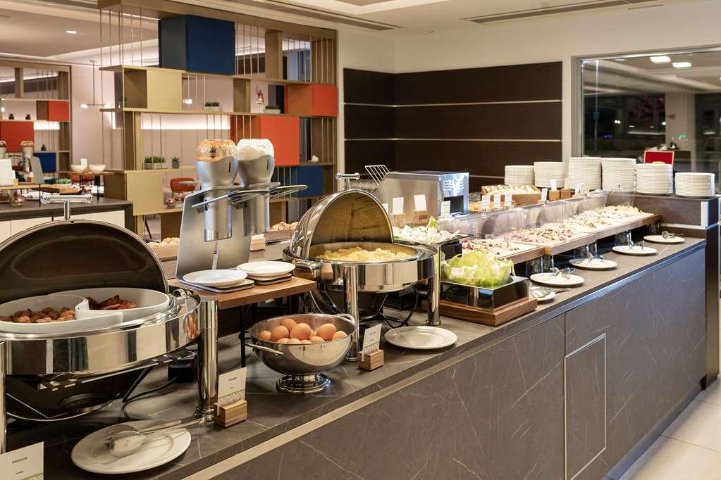 Doubletree By Hilton Milan Malpensa Solbiate Olona Hotel Restoran gambar
